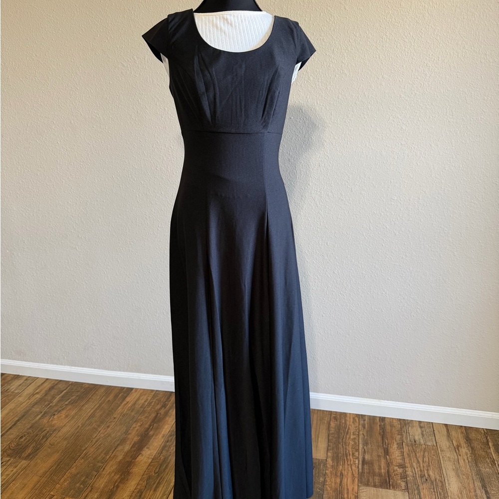 Sophisticated Black Maxi Dress with Capped Sleeves